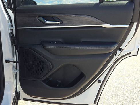 New 2025 Jeep Grand Cherokee Limited w/ MOPAR Finishing Package image 13