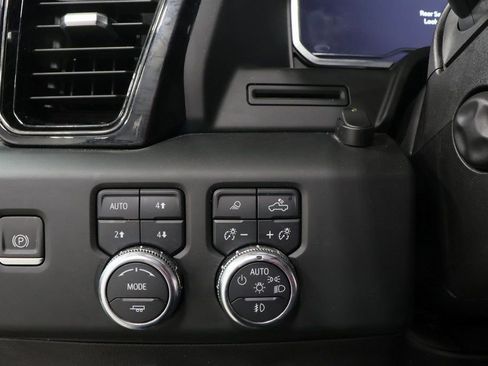 Used 2024 GMC Sierra 1500 AT4 w/ AT4 Preferred Package image 17