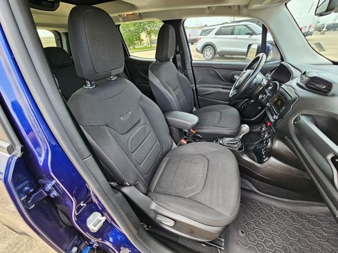 Used 2017 Jeep Renegade Altitude FWD image 31