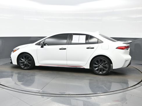 Used 2023 Toyota Corolla SE FWD image 3