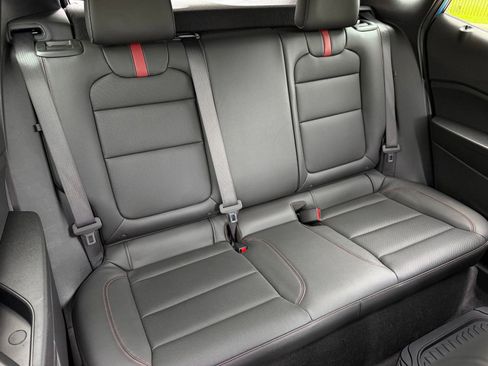 Used 2025 Chevrolet Trax RS w/ Sunroof Package FWD image 18