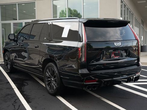 Used 2023 Cadillac Escalade ESV V w/ LPO, ONYX Package AWD/4WD image 18