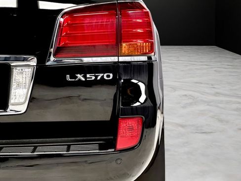 Used 2011 Lexus LX 570 4WD w/ Luxury Pkg image 46