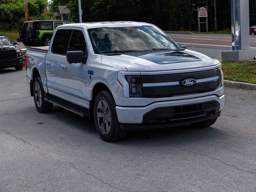 Used 2024 Ford F150 Lightning Flash AWD/4WD image 3