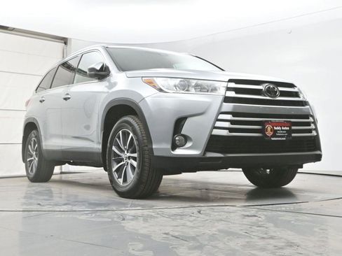 Used 2019 Toyota Highlander XLE image 42