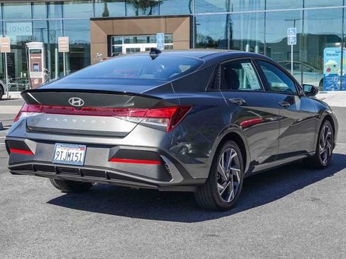 Certified 2025 Hyundai Elantra Sport FWD image 4