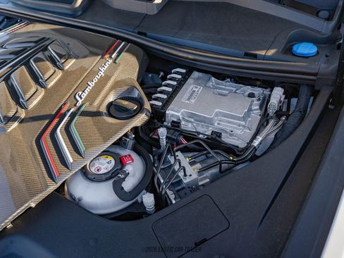 Used 2025 Lamborghini Urus SE image 19