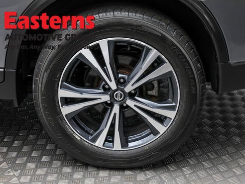 Used 2020 Nissan Rogue SV w/ Premium Package image 8