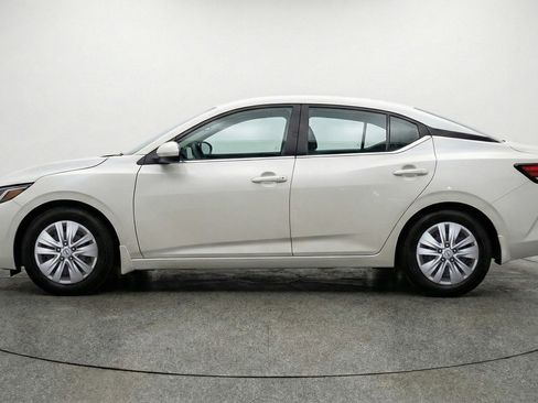 Used 2025 Nissan Sentra S image 5