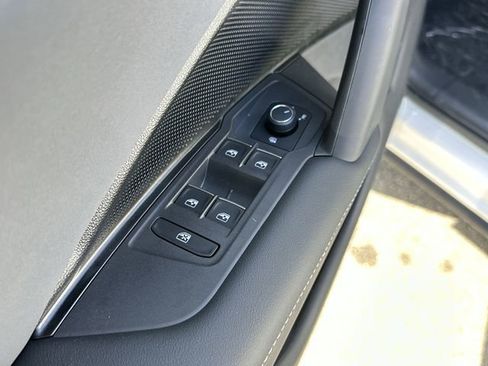 New 2025 Volkswagen Tiguan SE image 13