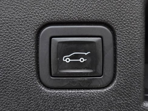 Used 2020 Chevrolet Equinox LT FWD image 12