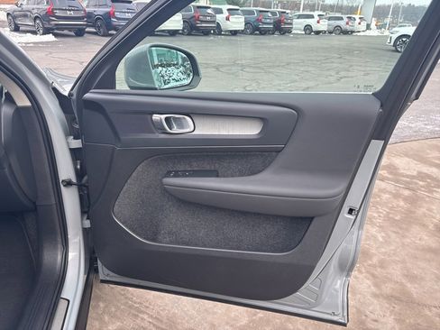 Certified 2025 Volvo XC40 B5 Plus image 37