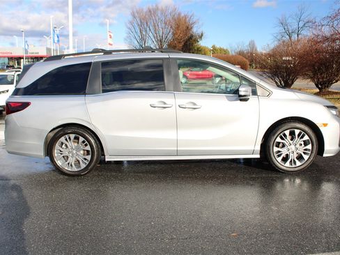 Certified 2025 Honda Odyssey Touring image 10