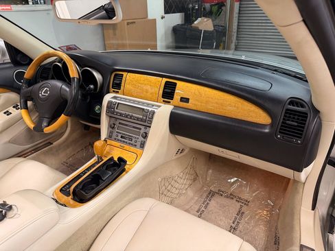 Used 2004 Lexus SC 430 Convertible RWD image 18