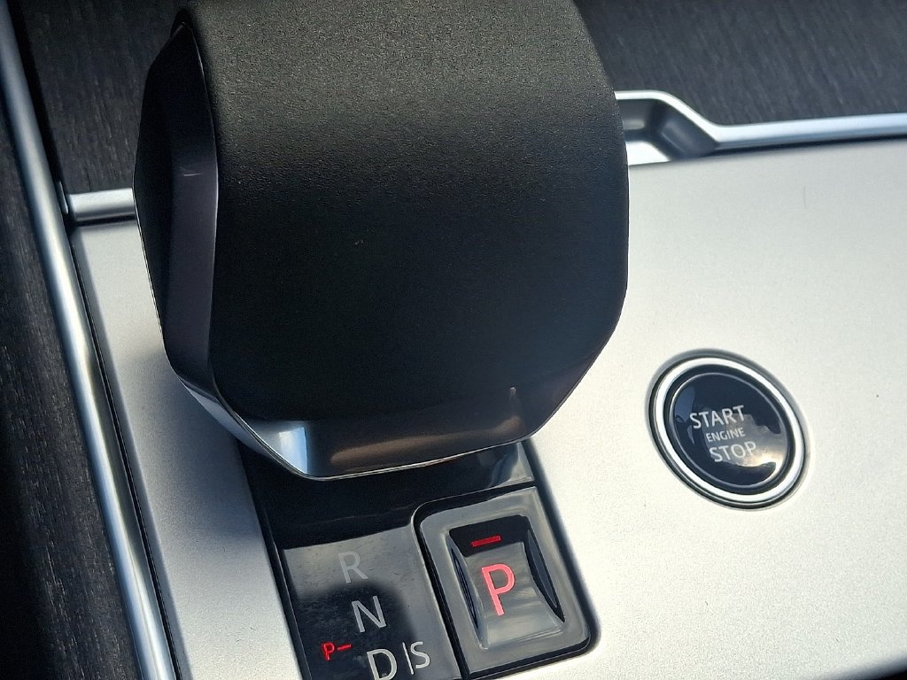 Used 2025 Land Rover Range Rover SE AWD/4WD image 15