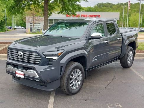 Used 2025 Toyota Tacoma Limited AWD/4WD image 5