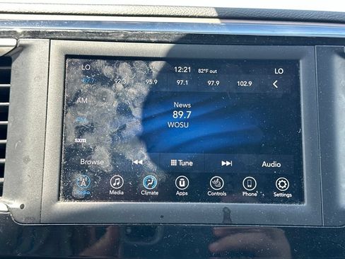 Used 2018 Chrysler Pacifica Touring-L FWD image 22
