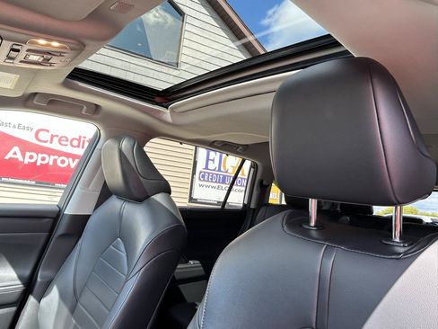 Used 2021 Toyota Highlander XLE AWD/4WD image 19