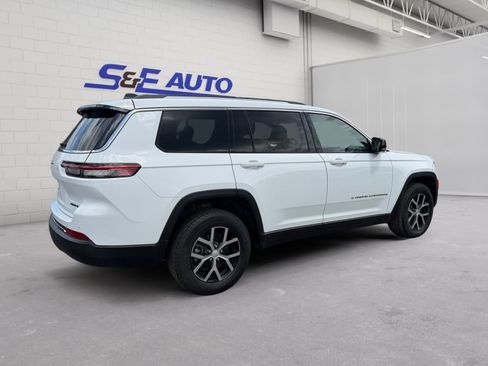 Used 2023 Jeep Grand Cherokee L Limited w/ Luxury Tech Group II AWD/4WD image 4