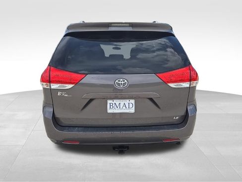Used 2014 Toyota Sienna LE FWD image 11