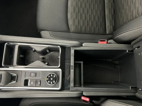 Used 2025 Nissan Pathfinder SV image 15