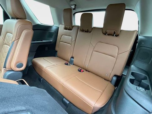 Used 2025 Nissan Pathfinder Platinum AWD/4WD image 12