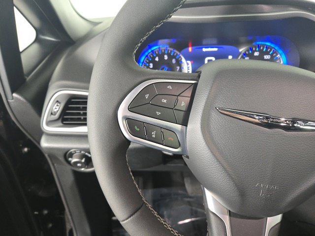Used 2026 Chrysler Pacifica Select FWD image 22