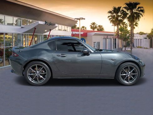 Used 2018 MAZDA MX-5 Miata RF Grand Touring image 2