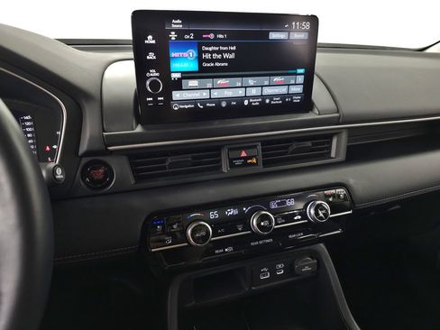 Used 2025 Honda Pilot Elite image 24
