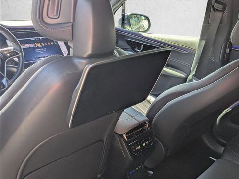 Used 2023 Mercedes-Benz EQS 580 4MATIC SUV image 18