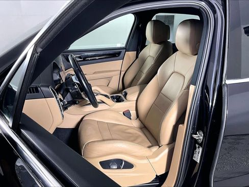 Used 2019 Porsche Cayenne S image 7