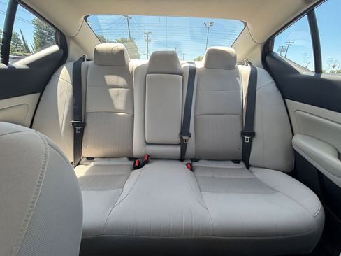 Used 2025 Nissan Altima 2.5 SV FWD image 38