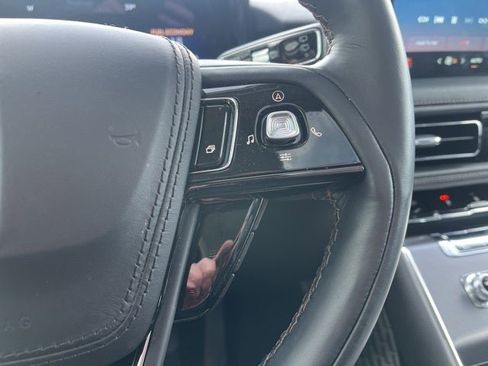 Used 2025 Lincoln Aviator AWD w/ Jet Appearance Package image 31