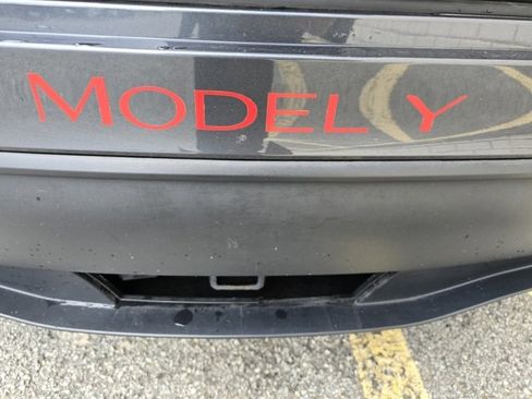 Used 2021 Tesla Model Y Long Range image 17