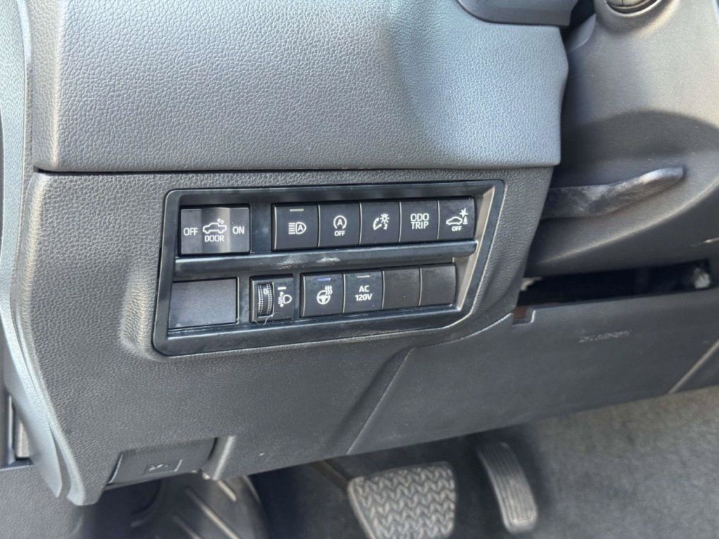 Used 2023 Toyota Tundra Limited AWD/4WD image 10
