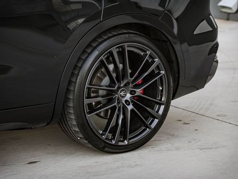 Used 2022 Maserati Levante Trofeo image 37