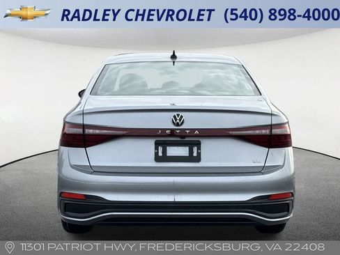 Used 2025 Volkswagen Jetta SE image 18