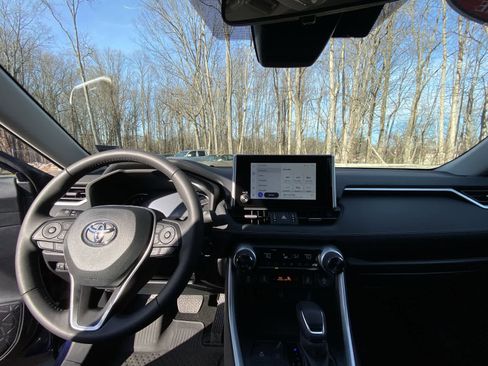 Certified 2025 Toyota RAV4 XLE Premium image 23