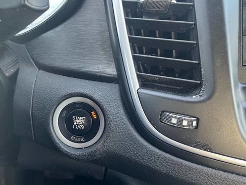 Used 2016 Chrysler 200 Limited w/ Convenience Group image 15