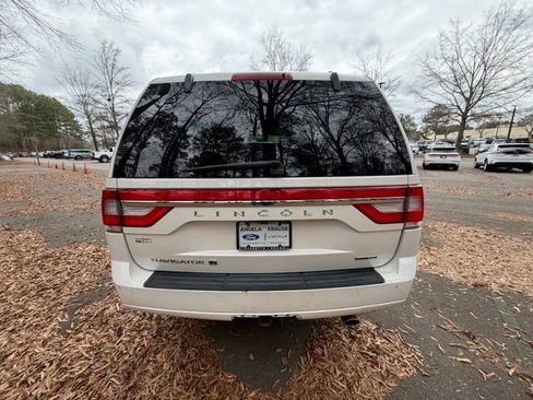 Used 2015 Lincoln Navigator L 4WD image 20