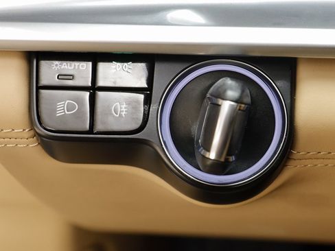 Used 2018 Porsche Panamera 4 image 13