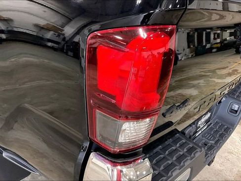 Used 2020 Toyota Tacoma SR5 AWD/4WD image 31