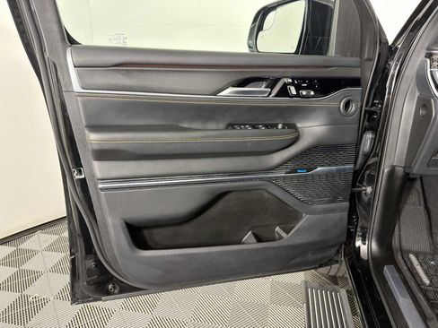 Used 2024 Jeep Grand Wagoneer L Series III w/ Rear Seat Video Group 1 AWD/4WD image 9