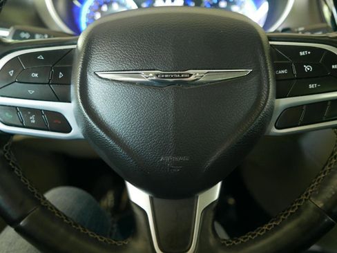 Used 2022 Chrysler Voyager LX FWD image 18