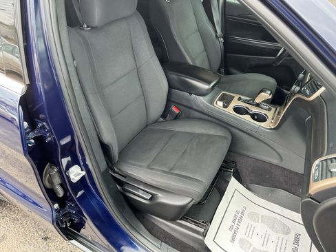 Used 2017 Jeep Grand Cherokee Laredo w/ Quick Order Package 23E image 24