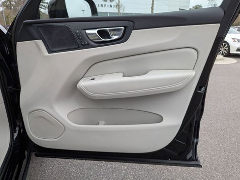 Used 2023 Volvo XC60 B5 Ultimate w/ Climate Package image 35