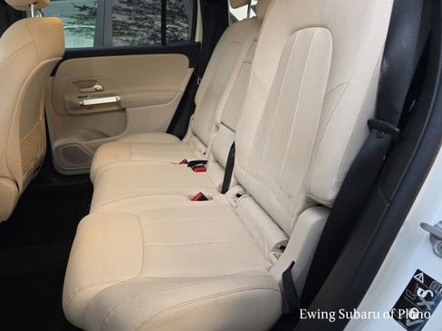 Used 2023 Mercedes-Benz GLB 250 w/ Premium Package image 18