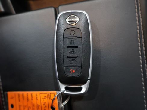 Used 2025 Nissan Rogue SL w/ SL Premium Package image 28