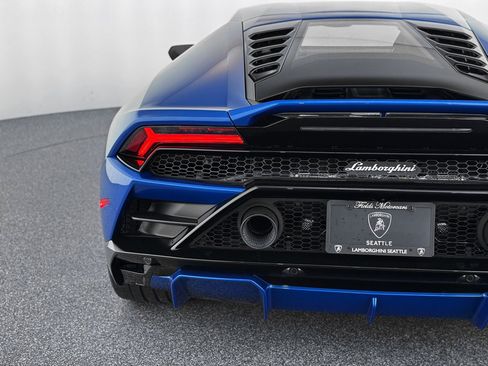Used 2020 Lamborghini Huracan EVO RWD image 40
