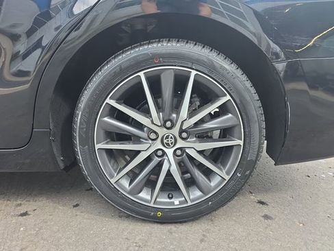 Used 2021 Toyota Camry XLE w/ Navigation Upgrade Package image 33